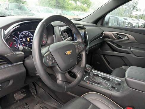 Used 2023 Chevrolet Traverse Premier FWD image 11