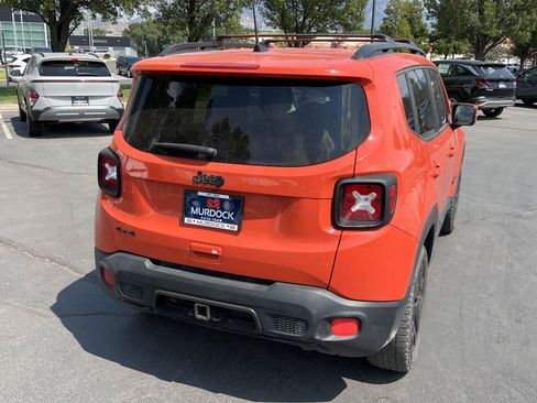Used 2018 Jeep Renegade Altitude AWD/4WD image 8