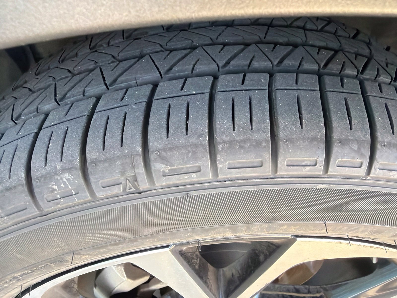 Used 2021 Toyota C-HR XLE FWD image 3