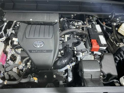 Used 2023 Toyota Highlander XLE image 9