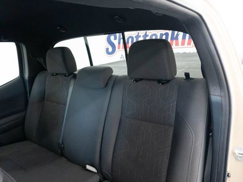 Used 2018 Toyota Tacoma TRD Sport AWD/4WD image 22