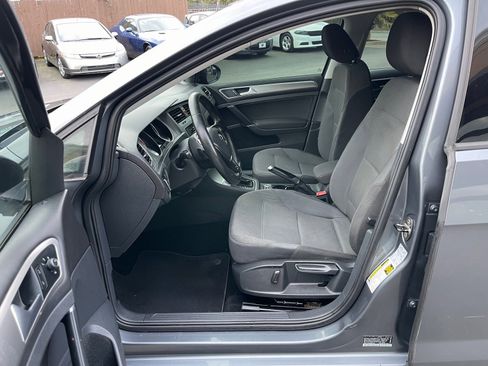 Used 2016 Volkswagen Golf S image 8