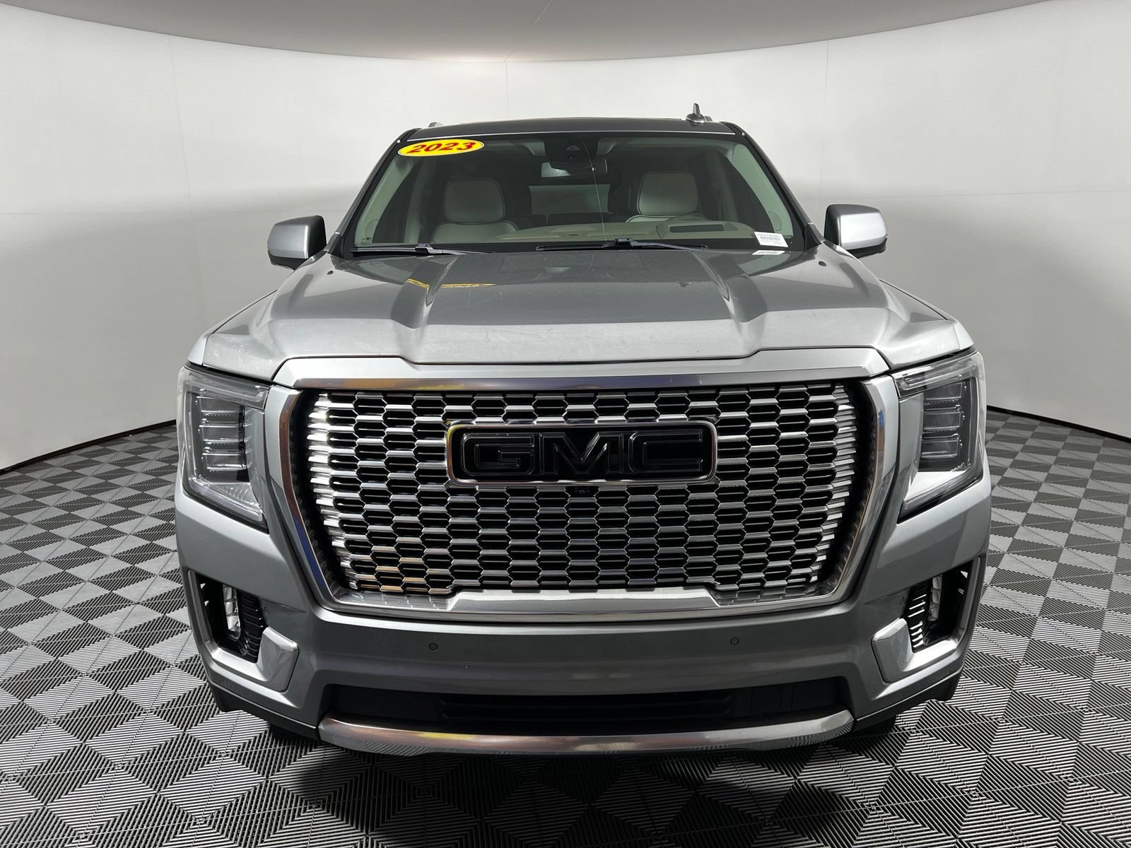 Used 2023 GMC Yukon XL Denali AWD/4WD image 2
