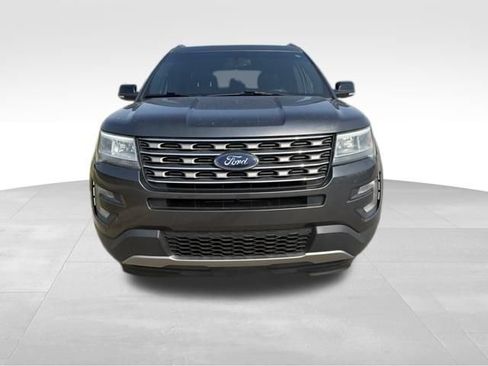 Used 2017 Ford Explorer XLT w/ Equipment Group 202A FWD image 8