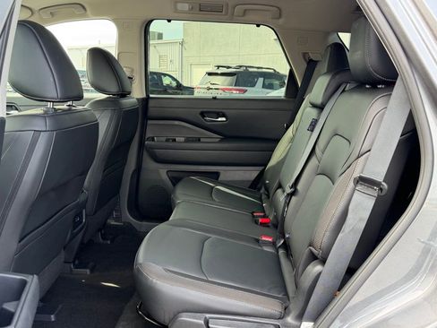 Used 2025 Nissan Pathfinder SL w/ Cargo Package FWD image 16