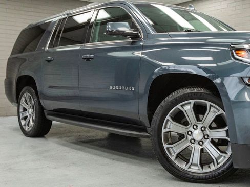 Used 2019 Chevrolet Suburban LT image 7