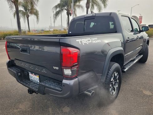 Used 2019 Toyota Tacoma TRD Off-Road image 4