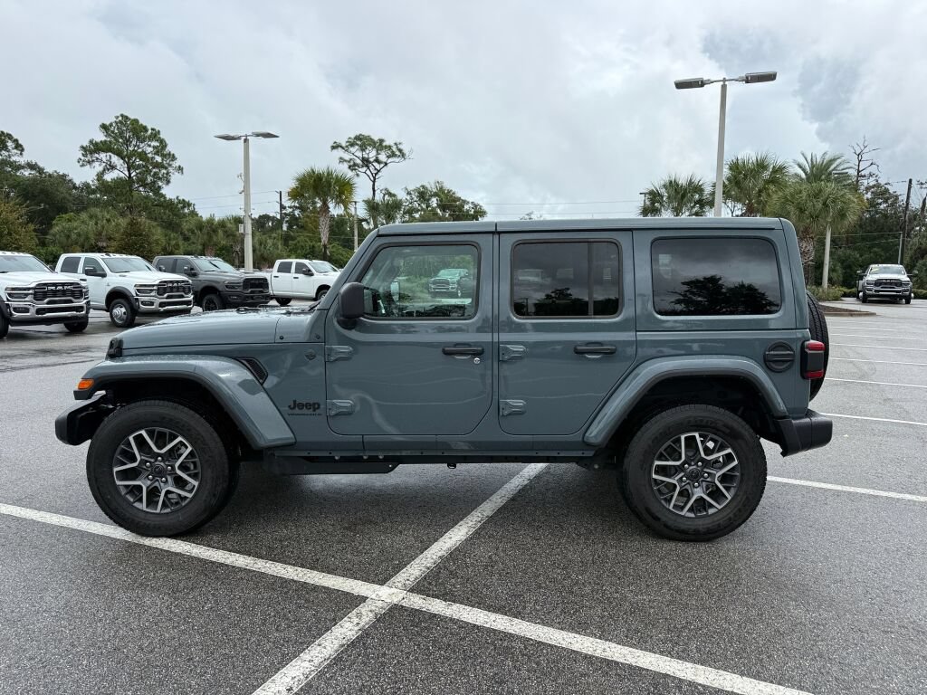 Used 2026 Jeep Wrangler Unlimited Sahara AWD/4WD image 6