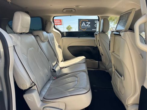 Used 2017 Chrysler Pacifica Limited w/ UConnect Theater Package FWD image 30