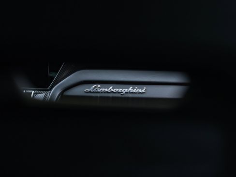 Used 2022 Lamborghini Urus image 37