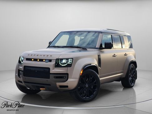 Used 2025 Land Rover Defender 110 image 1