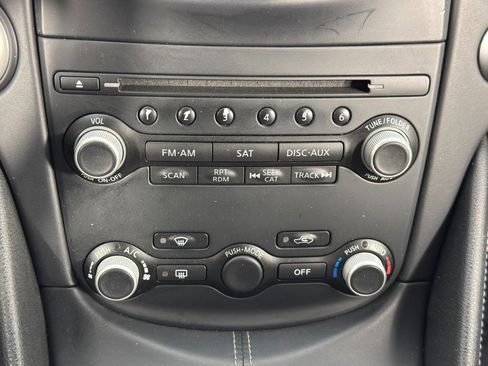 Used 2011 Nissan 370Z Touring image 28