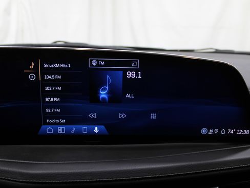 Used 2025 Cadillac XT4 Premium Luxury image 15