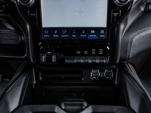 Used 2024 RAM 2500 Limited image 26