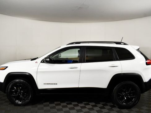 Used 2017 Jeep Cherokee Trailhawk w/ Comfort/Convenience Group image 13