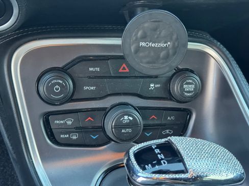 Used 2020 Dodge Challenger SXT image 17