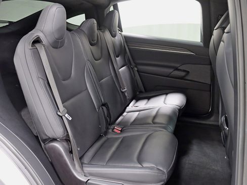 Used 2022 Tesla Model X image 32