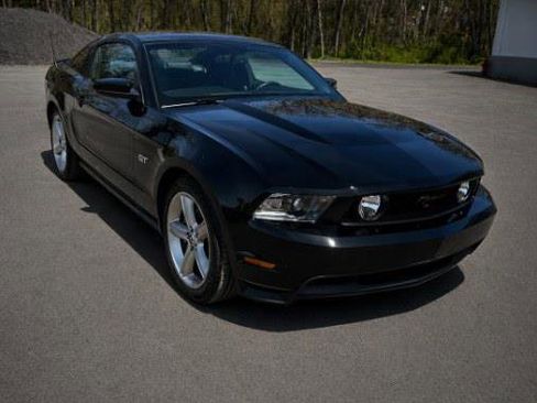 Used 2010 Ford Mustang GT Premium RWD image 10