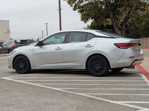 Used 2022 Nissan Sentra S image 6