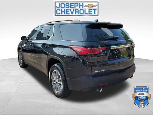 Used 2022 Chevrolet Traverse LT FWD image 3