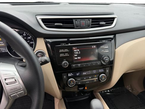 Used 2016 Nissan Rogue SV image 12