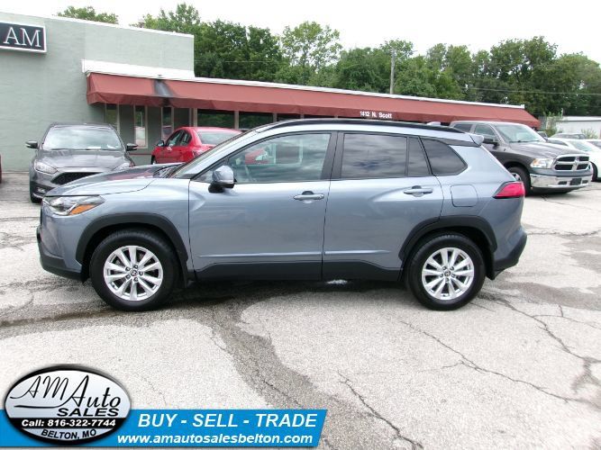 Used 2024 Toyota Corolla Cross LE AWD/4WD image 2