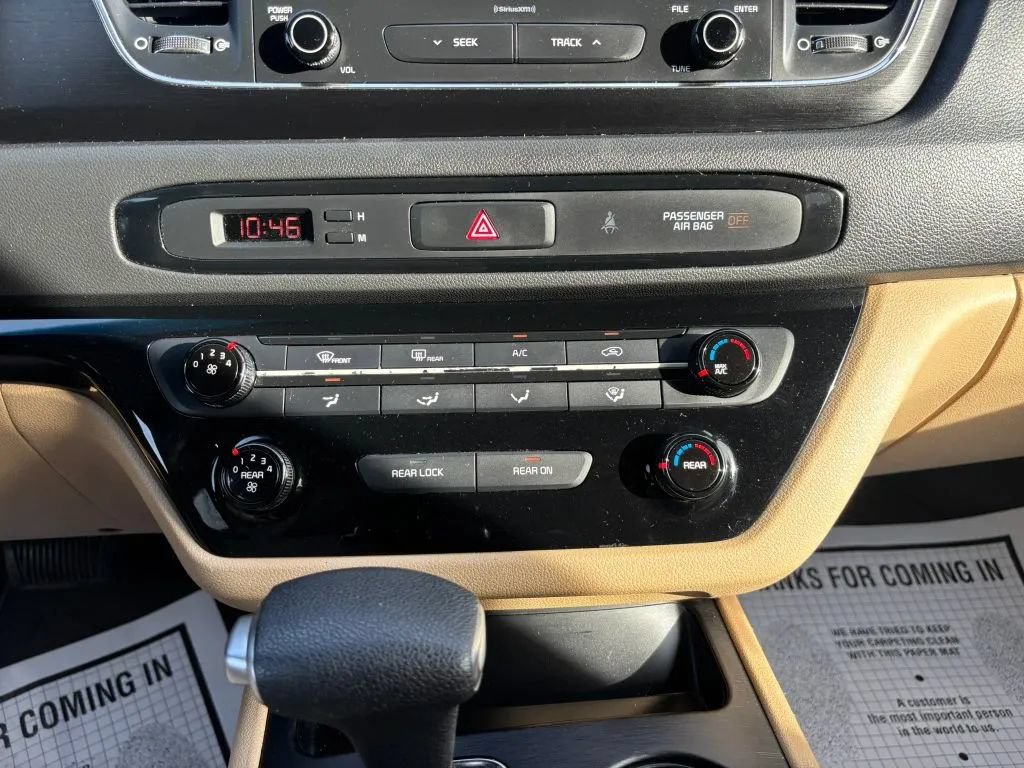 Used 2018 Kia Sedona LX FWD image 23