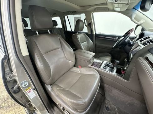 Used 2016 Lexus GX 460 w/ Premium Package image 27