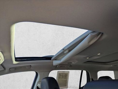 Used 2021 GMC Acadia Denali w/ Denali Technology Package image 16