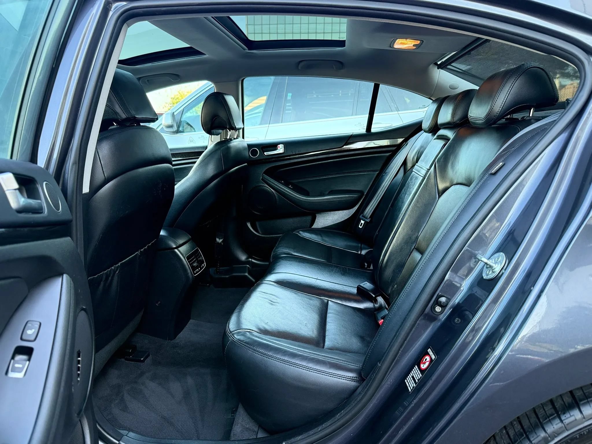 Used 2015 Kia Cadenza Premium w/ Luxury Package FWD image 30
