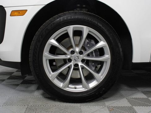 Certified 2026 Porsche Macan AWD/4WD image 30