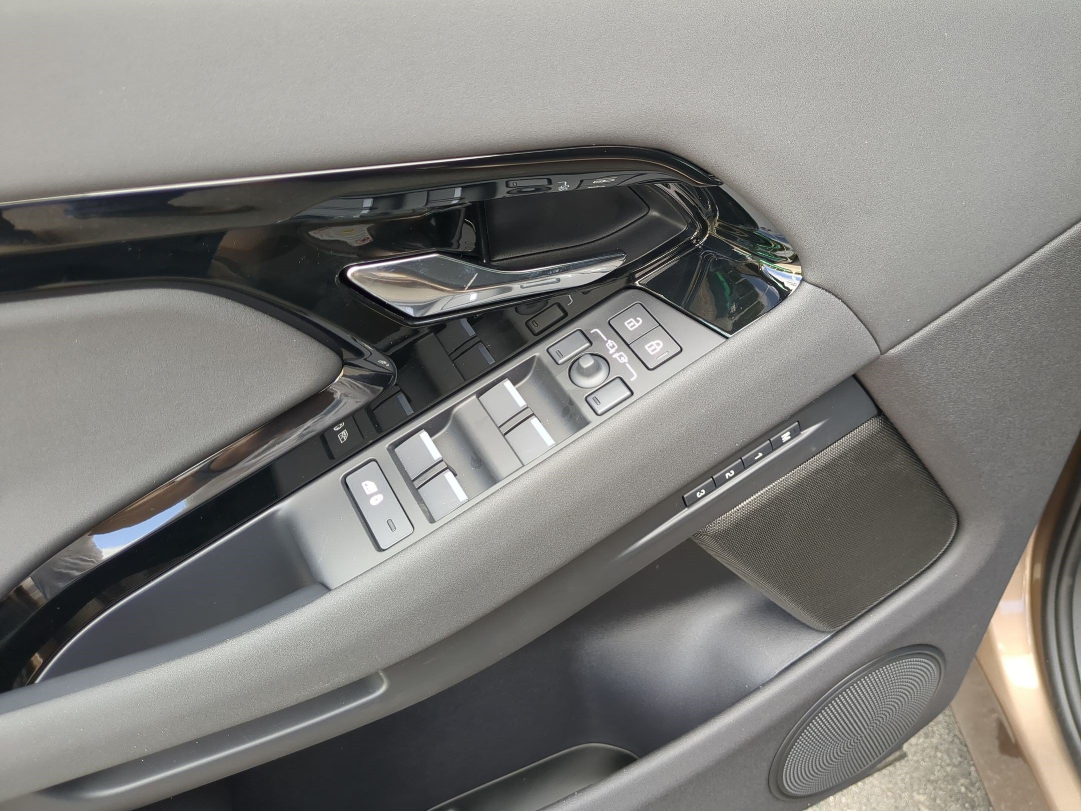 New 2026 Land Rover Range Rover Evoque S AWD/4WD image 13