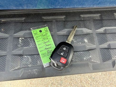 Used 2016 Toyota Tacoma TRD Off-Road w/ Towing Package AWD/4WD image 15