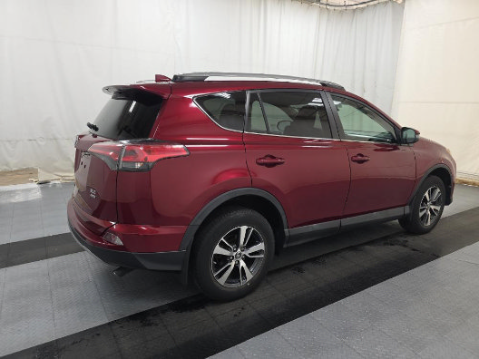 Used 2018 Toyota RAV4 XLE AWD/4WD image 5