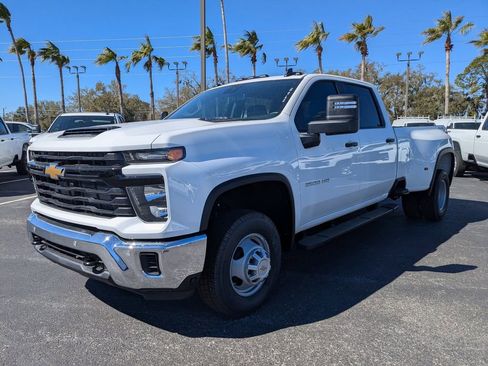 Used 2026 Chevrolet Silverado 3500 W/T image 9