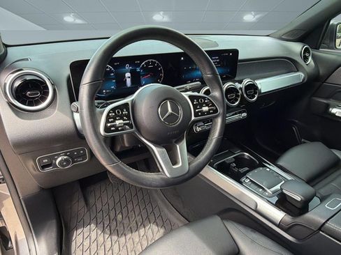 Used 2021 Mercedes-Benz GLB 250 4MATIC w/ Premium Package image 4