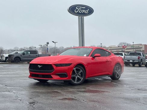 Used 2025 Ford Mustang Coupe RWD image 1