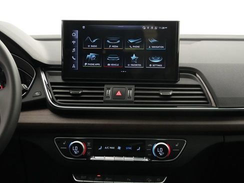 Used 2023 Audi Q5 2.0T Premium w/ Convenience Package AWD/4WD image 11