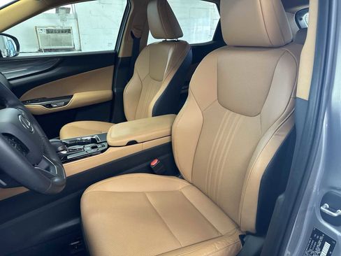 Used 2025 Lexus NX 250 FWD w/ Towing Package (2000 Lbs) image 16