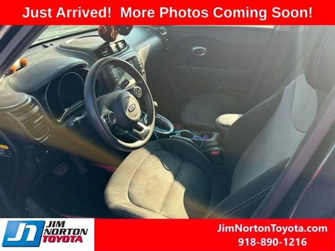 Used 2018 Kia Soul + FWD image 5