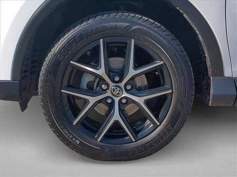 Used 2018 Toyota RAV4 SE w/ Advanced Technology Package image 23