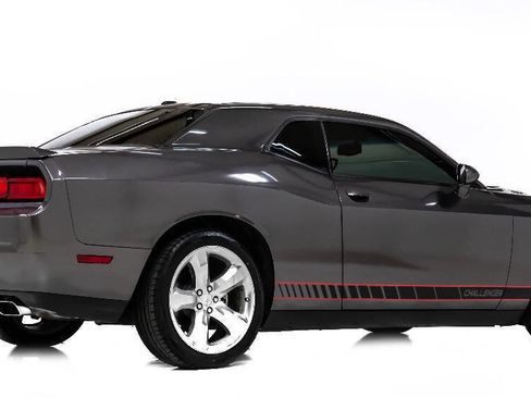 Used 2013 Dodge Challenger R/T image 3