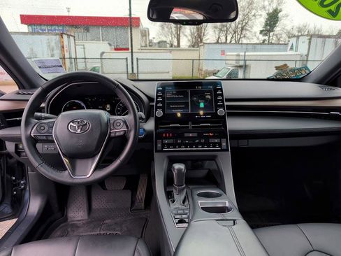 Used 2022 Toyota Avalon XLE image 11