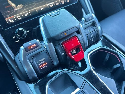 Used 2022 Lamborghini Urus image 38