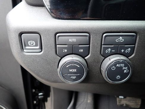 Used 2025 Chevrolet Silverado 1500 LT image 21