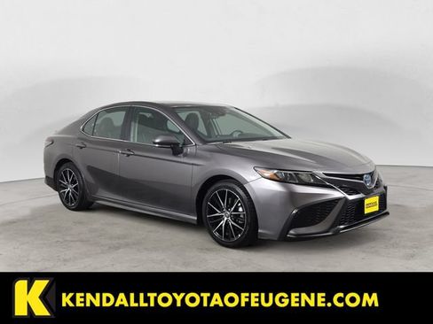 Used 2022 Toyota Camry SE FWD image 3