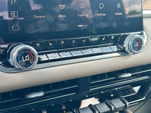 New 2024 GMC Canyon Denali w/ LPO, Denali Black Edition image 14