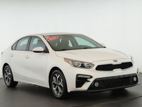 Used 2021 Kia Forte LXS FWD image 1