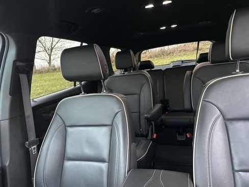 Used 2023 Chevrolet Traverse Premier image 34