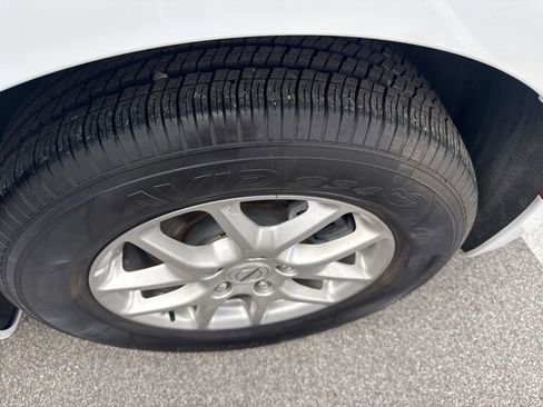 Used 2025 Chrysler Pacifica Select image 11